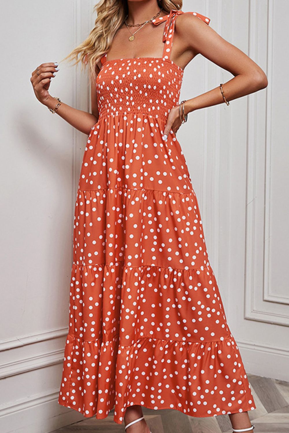 Polka Dot Smocked Tiered Sleeveless Abito